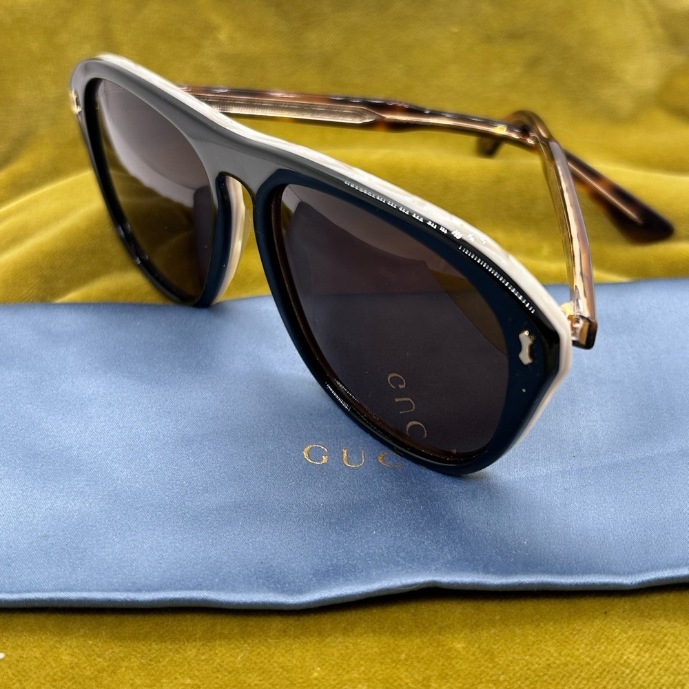 Gucci Black and Marble Sunglasses - Picture 3 of 6
